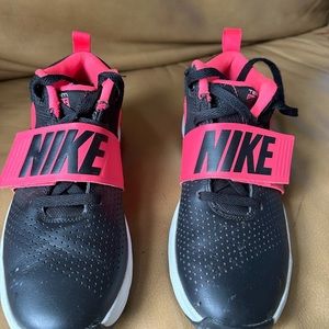 Nike Youth Basketball Sneakers size 5.5